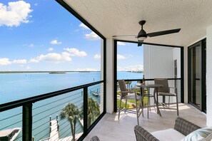 Outdoor dining - Luxury Waterfront 2BR/2BA Marco Island condo (Marco Island)