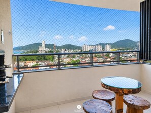 Premium Apartment, Jetted Tub, Beach View | Outdoor dining - Skyline Confort Club - Araucária - Penha (Penha)