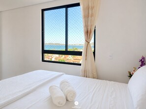Premium Apartment, Jetted Tub, Beach View | Premium bedding, individually decorated, individually furnished - Skyline Confort Club - Araucária - Penha (Penha)
