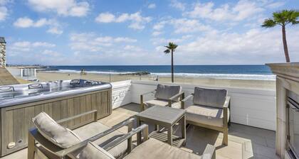 Luxury Newport Beach House with Rooftop Sunset Deck, Hot Tub and Game Room