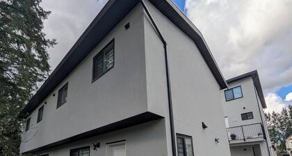 A relaxing & quiet 2 storey retreat!