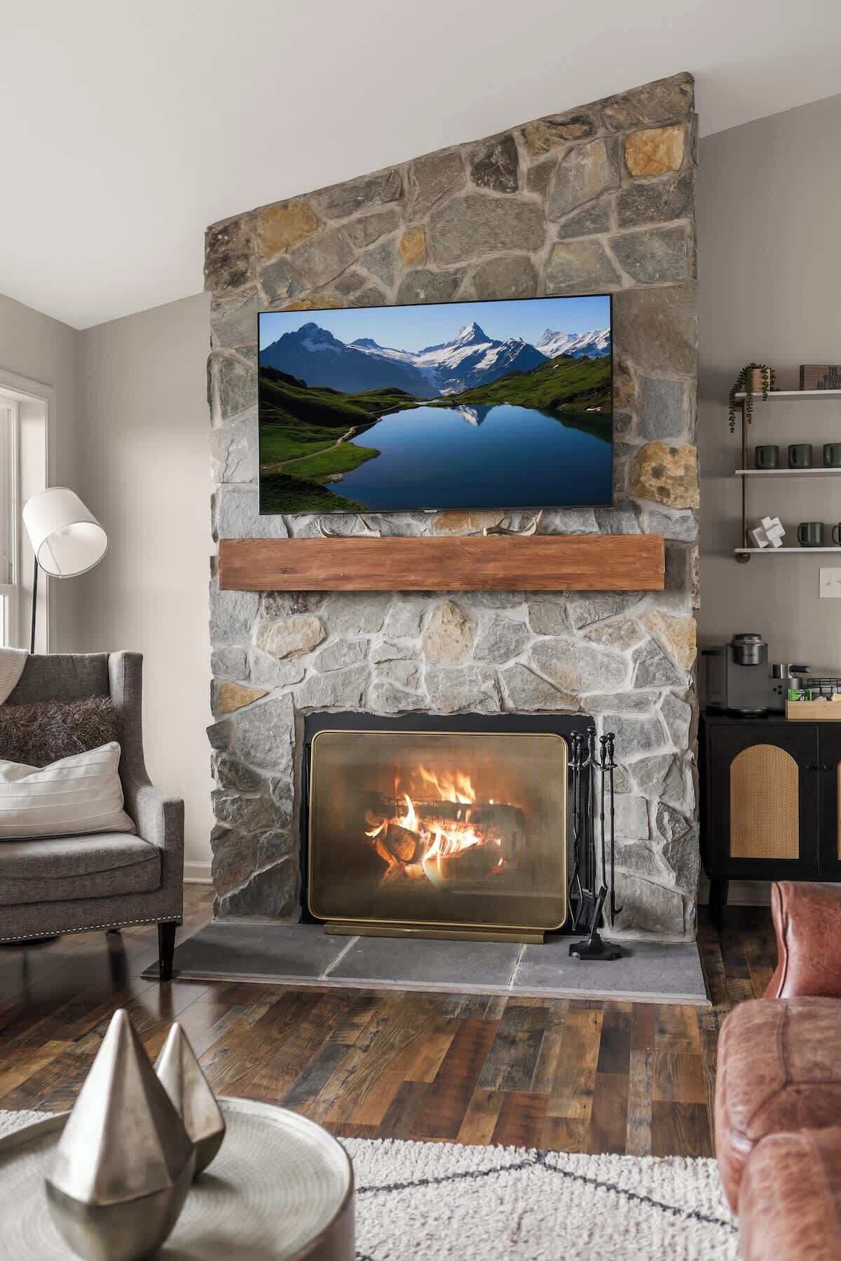 Fernseher, Kamin, Arbeitsbereiche