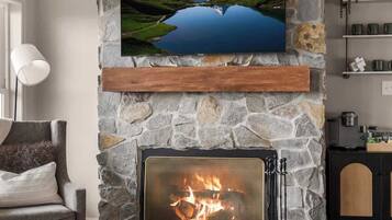 Fernseher, Kamin, Arbeitsbereiche