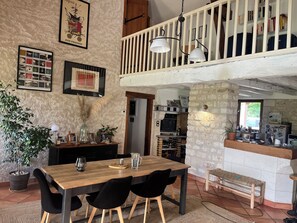 Dining - Vrbo Property (Soyaux)