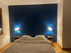 Iron/ironing board, WiFi, bed sheets - Vrbo Property (Soyaux)