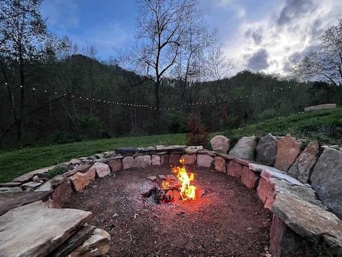 Pet Friendly - Private | Fire Pit & WiFi | RRG