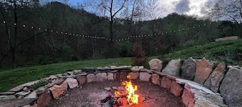 Pet Friendly - Private | Fire Pit & WiFi | RRG