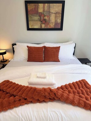 Room - Cozy 2BR Near Zoo, Downtown & Max Bell (Calgary)