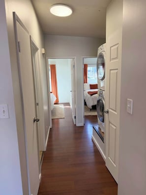 Room - Cozy 2BR Near Zoo, Downtown & Max Bell (Calgary)