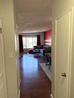 Interior - Cozy 2BR Near Zoo, Downtown & Max Bell (Calgary)
