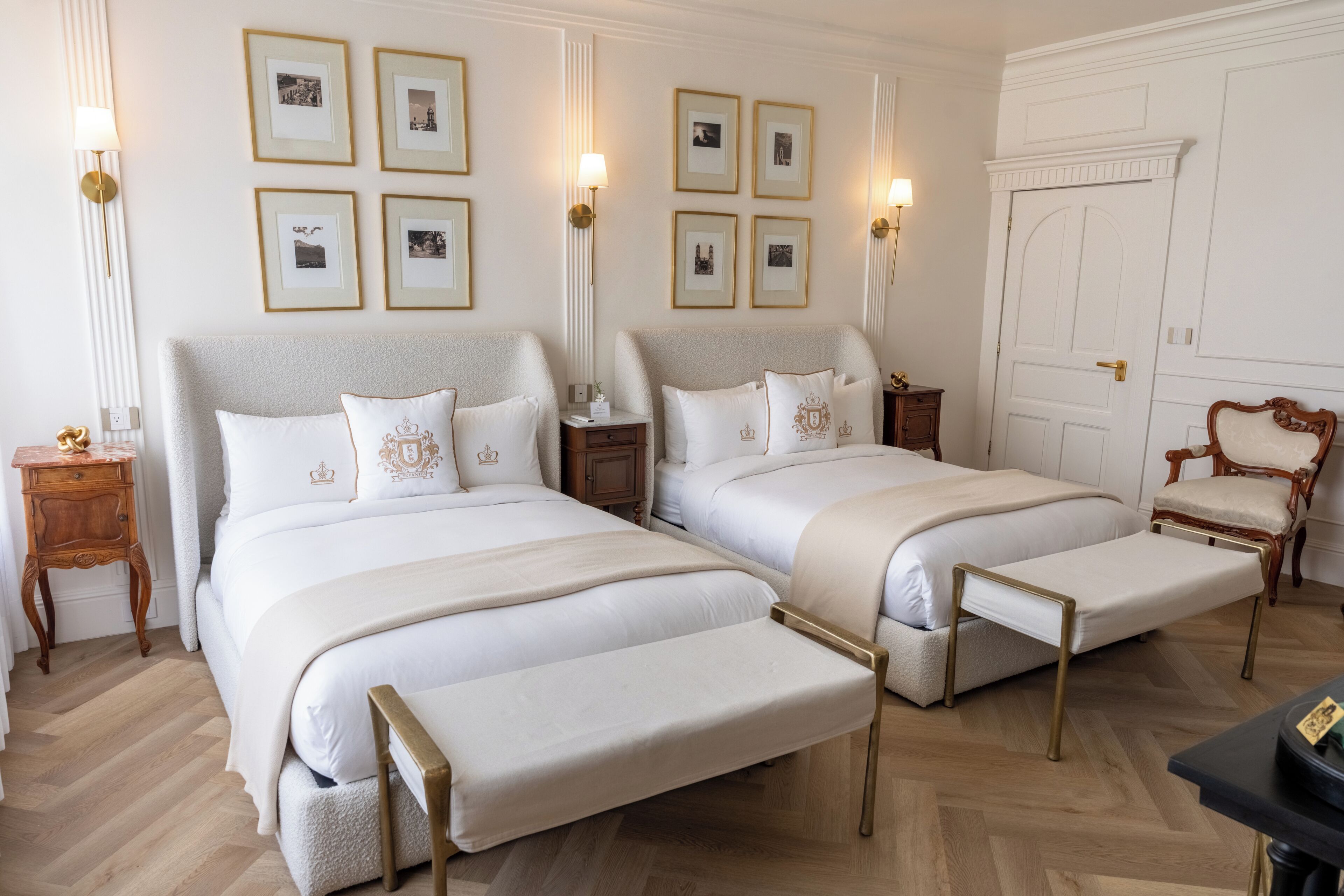 Habitación superior, 2 camas Queen size, vista al jardín | Ropa de cama de alta calidad, camas con efecto memoria y minibar 