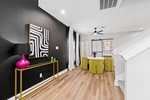 Interior - Gated, Modern & Spacious 3 BR House - 5 min drive to NRG Stadium - WiFi, Laundry (Houston)