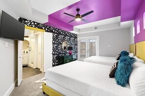3 bedrooms, iron/ironing board, WiFi, bed sheets - Gated, Modern & Spacious 3 BR House - 5 min drive to NRG Stadium - WiFi, Laundry (Houston)