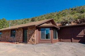 Exterior - Escape to quiet pines under star-filled skies (Pine)
