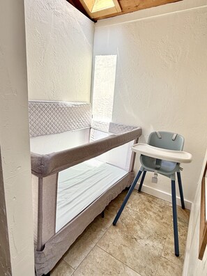 Interior - Escape to quiet pines under star-filled skies (Pine)