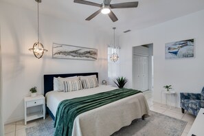 3 habitaciones, tabla de planchar con plancha, wifi y ropa de cama 