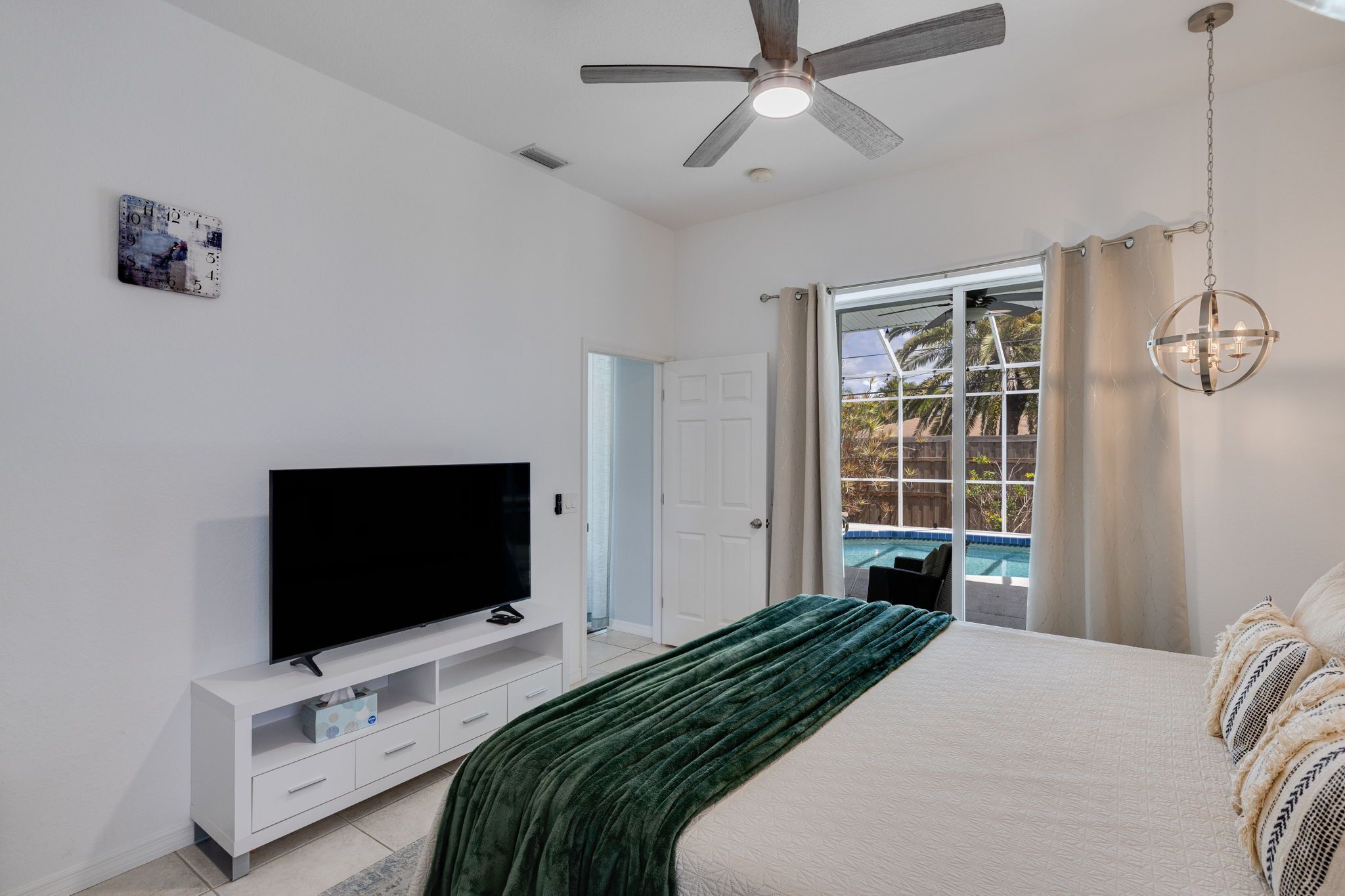 3 bedrooms, iron/ironing board, WiFi, bed sheets