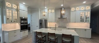 Luxurious getaway with access to pool! Pets are welcome!