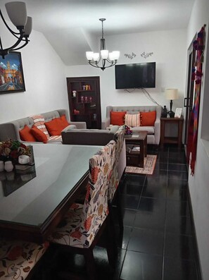 Living area - Beautiful 3-bedroom townhome in tranquil San Pedro Las Huertas (San Pedro Las Huertas)