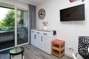 Interior - Apartment "Arzon" with Terrace, Shared Pool and Communal Garden (Arzon)