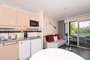 Interior - Apartment "Arzon" with Terrace, Shared Pool and Communal Garden (Arzon)