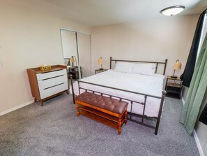 Iron/ironing board, WiFi - Timberline Treeline Retreat (Eugene)