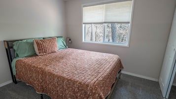 4 bedrooms, iron/ironing board, WiFi