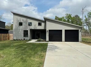 Exterior - House in Conroe (Conroe)