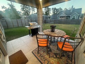 Outdoor dining - House in Conroe (Conroe)