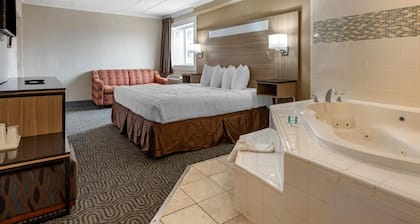 Coastal Inn by Beach and Boardwalk