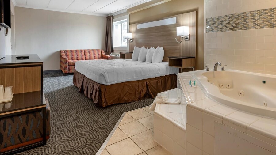 Coastal Inn by Beach and Boardwalk