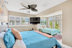Iron/ironing board, Internet, bed sheets - Cozy Open Waterfront view 2-3 bedroom Condo (Treasure Island)