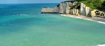 T2 en chĂąteau prĂšs dâĂtretat | Piscine sur place