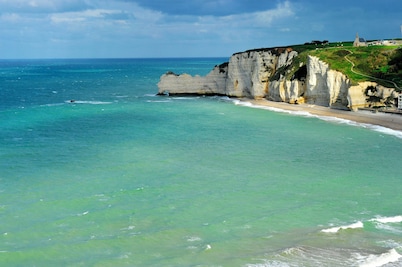 Cosy studio dans un chĂąteau Ă 10 min dâĂtretat