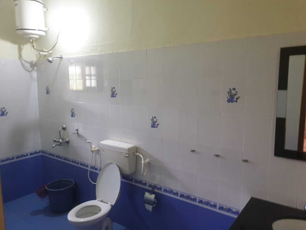 Standard Room | Bathroom | Shower, free toiletries, towels, soap