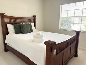 3 bedrooms, iron/ironing board, WiFi, bed sheets