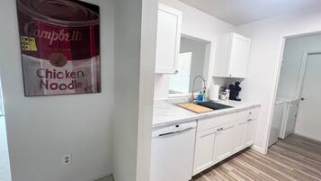Fridge, oven, stovetop, dishwasher