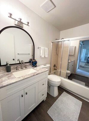 Shower, hair dryer, towels, toilet paper - Heated pool home with a lake view! (St. Augustine)