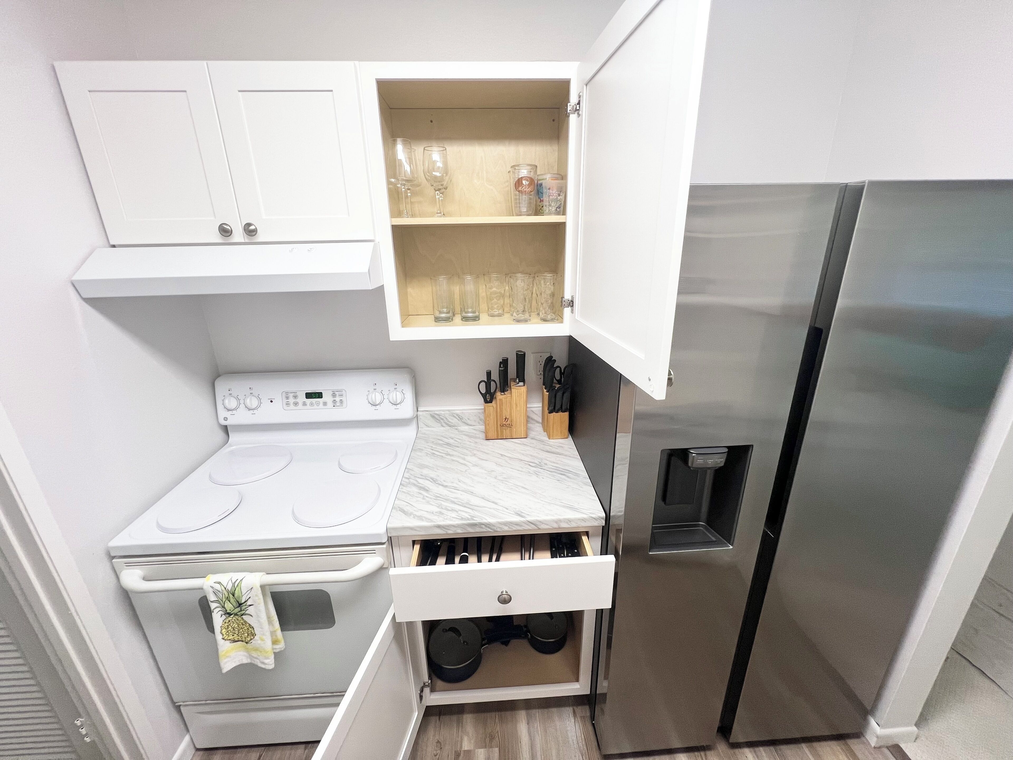 Refrigerador, horno, parrilla de estufa y lavavajillas 
