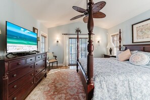Desk, iron/ironing board, travel cot, WiFi - Palm Ridge House  Pool and Cabana Near Beach (West Palm Beach)