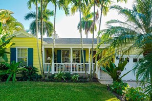 Exterior - Palm Ridge House  Pool and Cabana Near Beach (West Palm Beach)