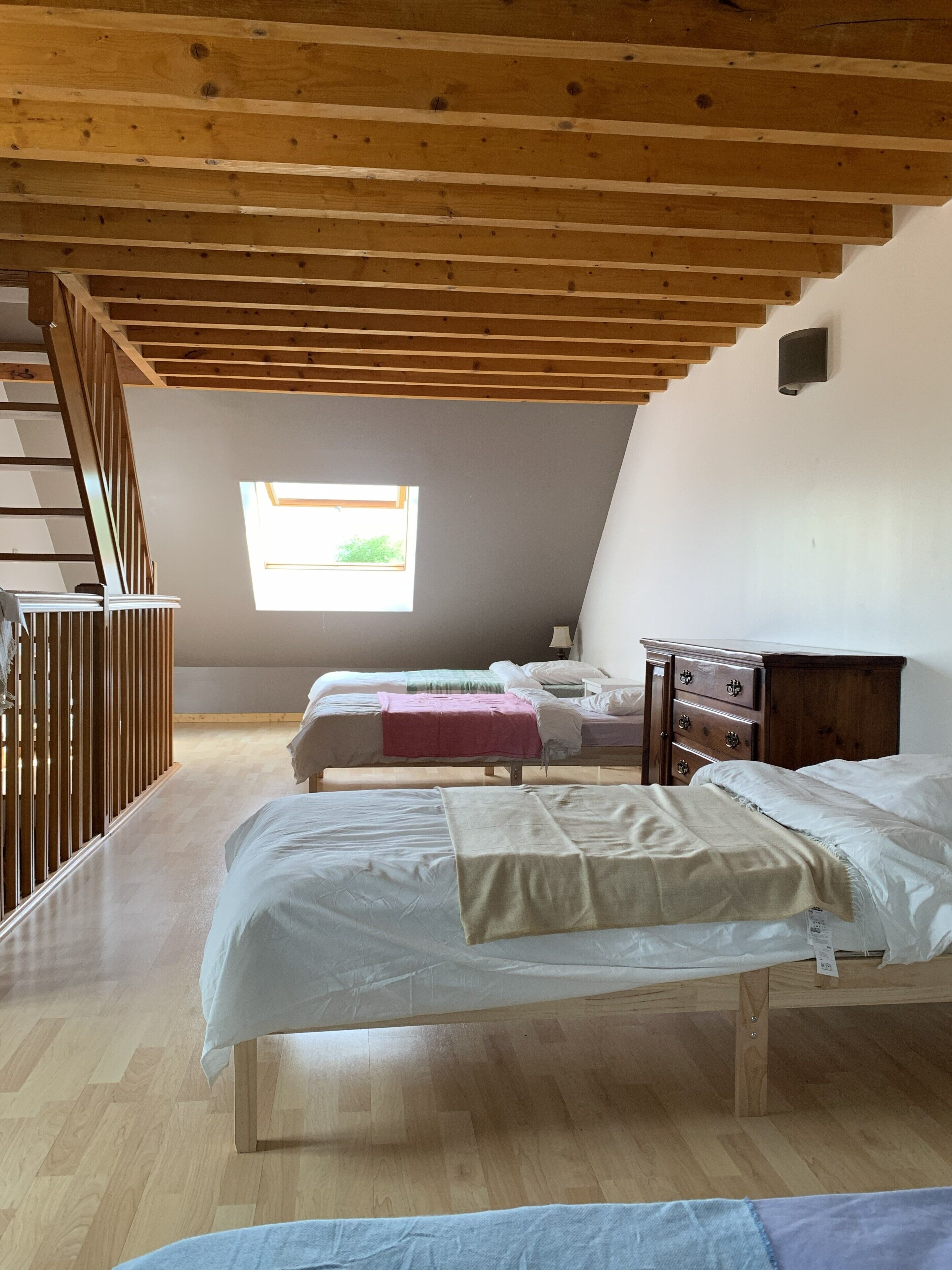 Iron/ironing board, internet, bed sheets