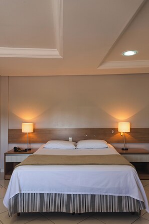 Desk, laptop workspace, free WiFi - Treville Hotel (Carazinho)