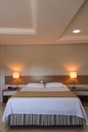 Desk, laptop workspace, free WiFi - Treville Hotel (Carazinho)