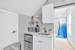 Interior - 1 Bedroom Studio in Waterfront Building with Dock Access (Treasure Island)