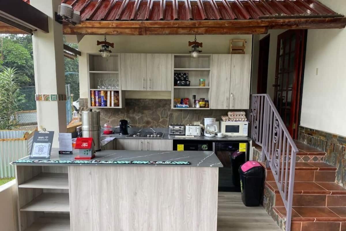 公用冰箱、公用微波炉、厨具/餐具