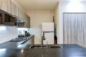 Classic Suite, Balcony, City View | Private kitchen | Full-size fridge, microwave, stovetop, cookware/dishes/utensils