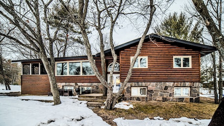 Exterior. Stunning spacious cottage in Georgian Bay