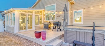 Cozy Colorado Escape w/ Grill, Hot Tub, & Mountain Views.