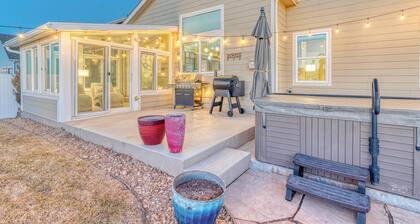 Cozy Colorado Escape w/ Grill, Hot Tub, & Mountain Views.